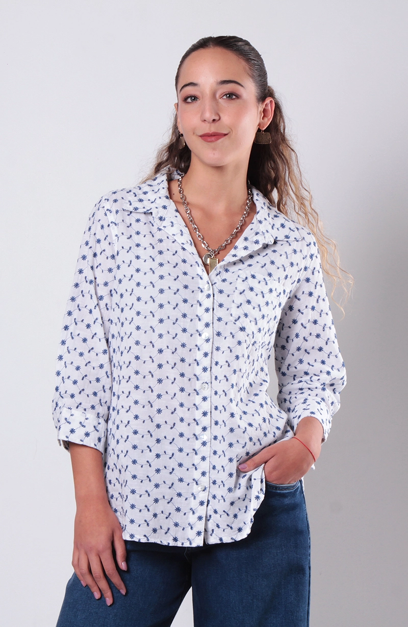 BLUSA MANGA 3/4 ABOTONADA EN DELANTERO CON BOLSILLO - 1