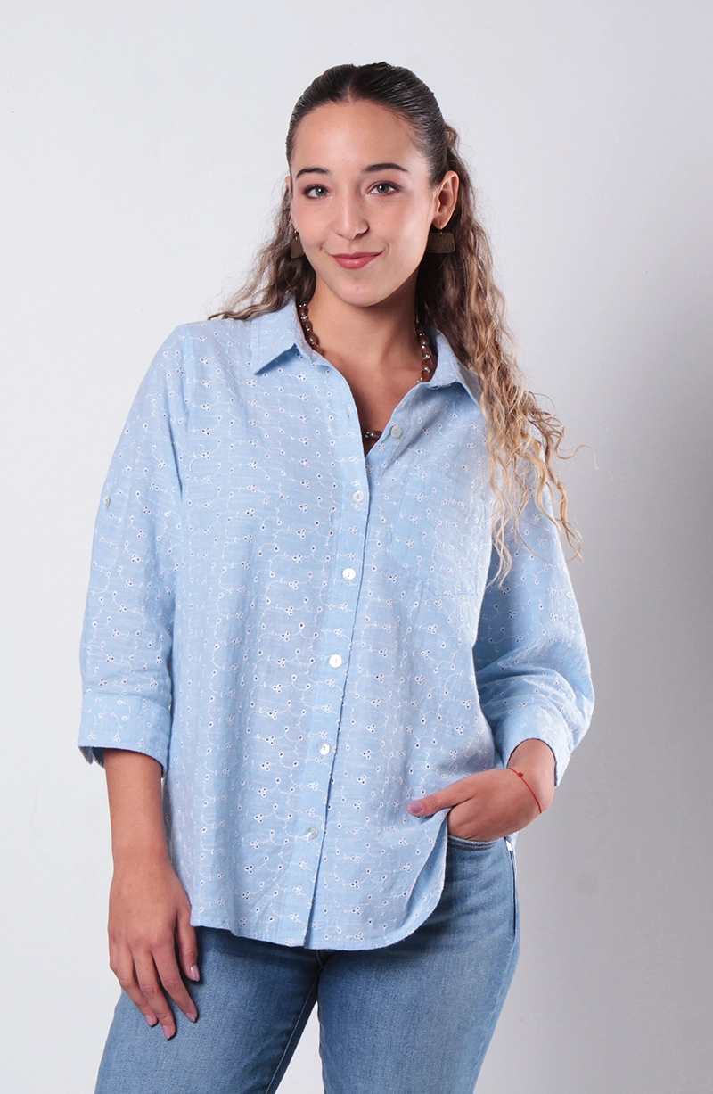 BLUSA MANGA 3/4 ABOTONADA EN DELANTERO CON BOLSILLO - 1