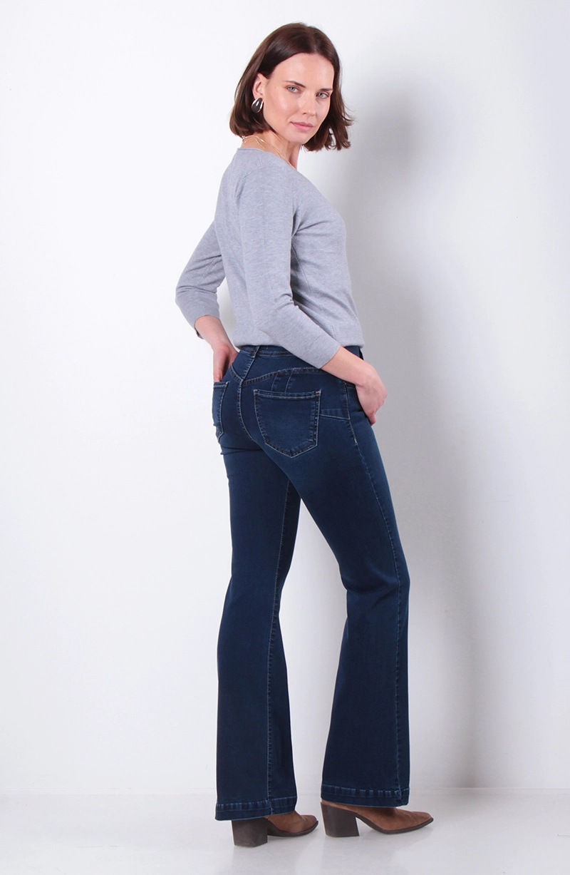 JEANS MUJER TIRO ALTO PIERNA FLARE PUSH UP PRETINA MEDIA - 9