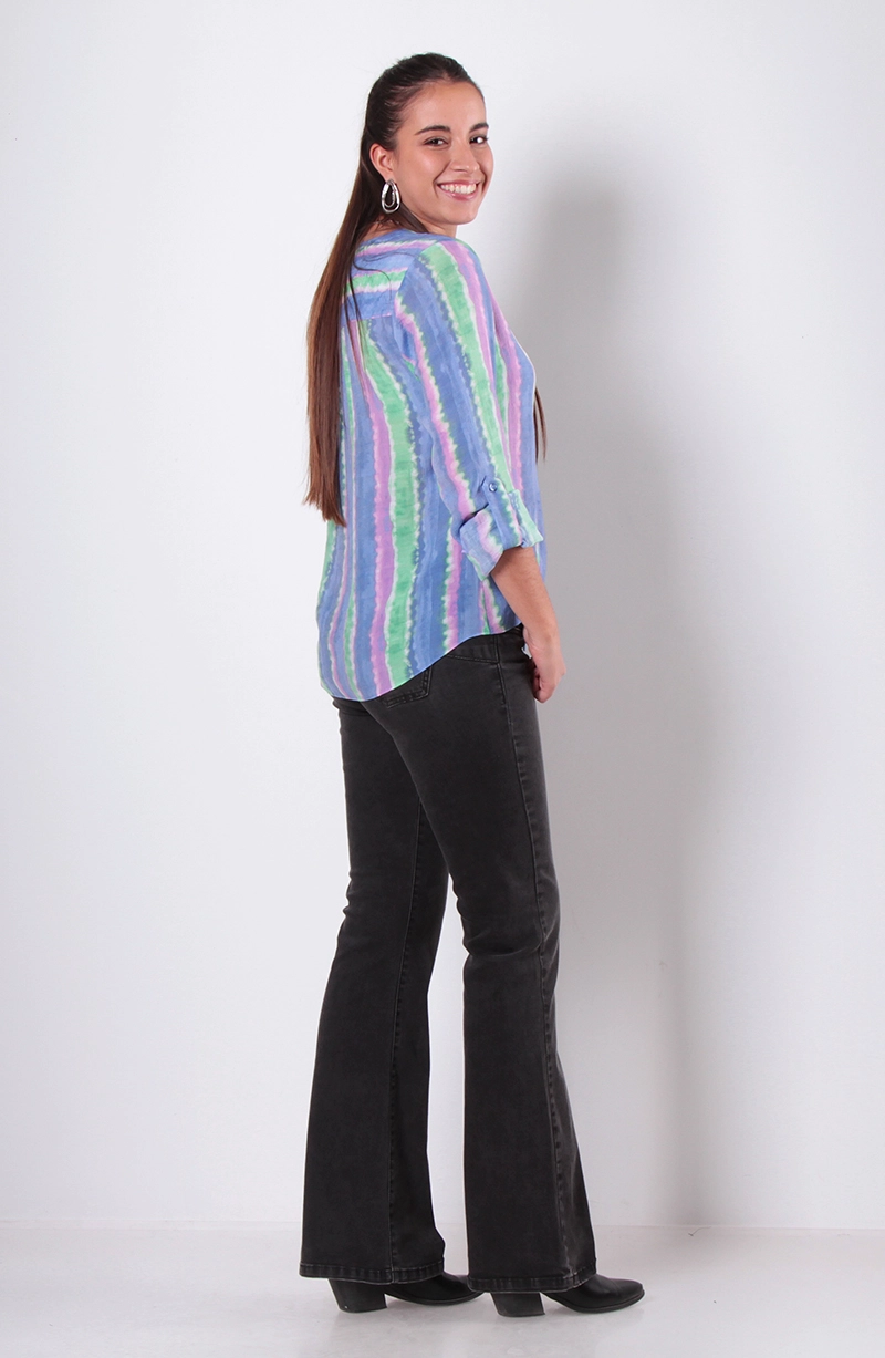BLUSA MANGA LARGA LISTADA ABOTONADA EN DELANTERO Y BOLSILLO - 8
