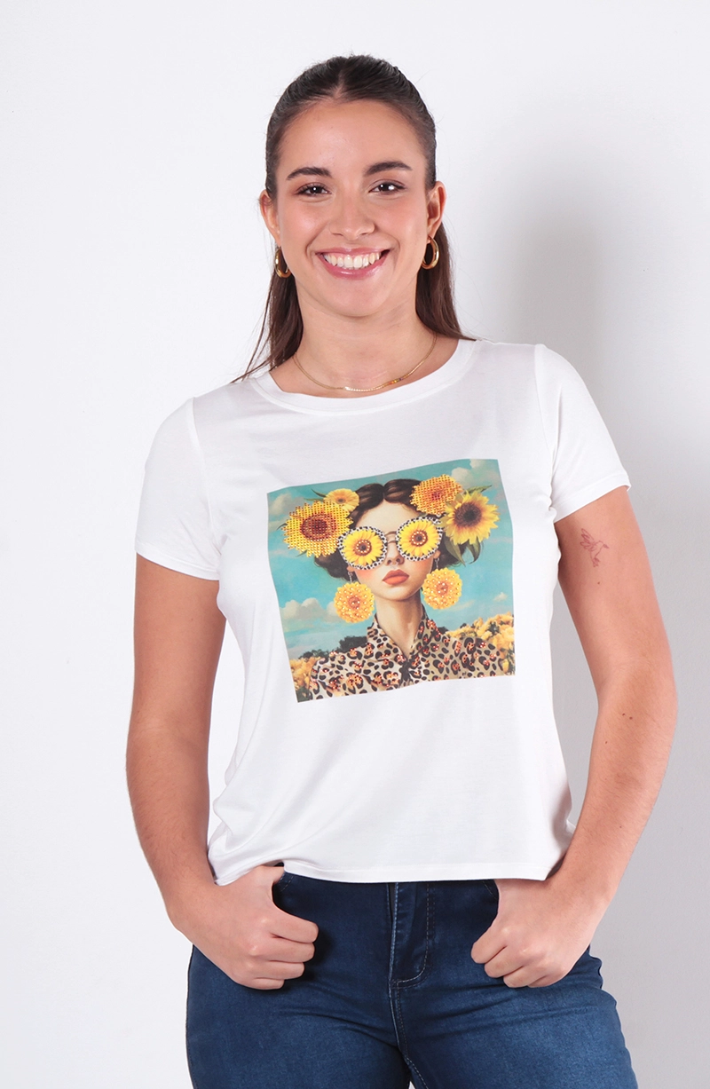 POLERA MANGA CORTA CON ESTAMPADO GIRASOLES - 1