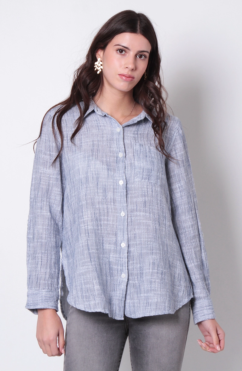 BLUSA MANGA LARGA ABOTONADA EN DELANTERO CON BOLSILLO - 1