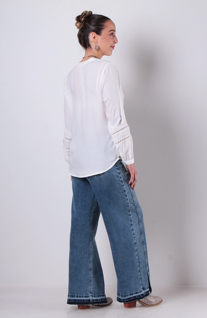 BLUSA MANGA LARGA BRODERY ABOTONADA EN DELANTERO ESCOTE V - 5
