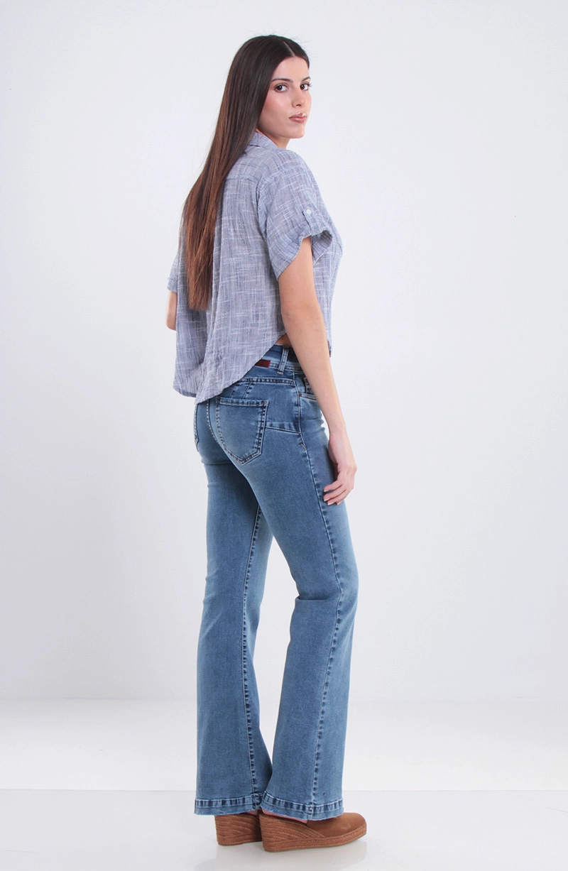 JEANS MUJER FLARE TIRO ALTO PUSH UP PRETINA MEDIA DOS BOTONE - 5