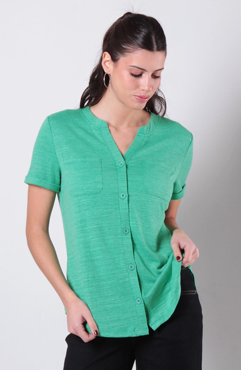 BLUSA MANGA CORTA ABOTONADA EN DELANTERO CON BOLSILLO ESCOTE - 1