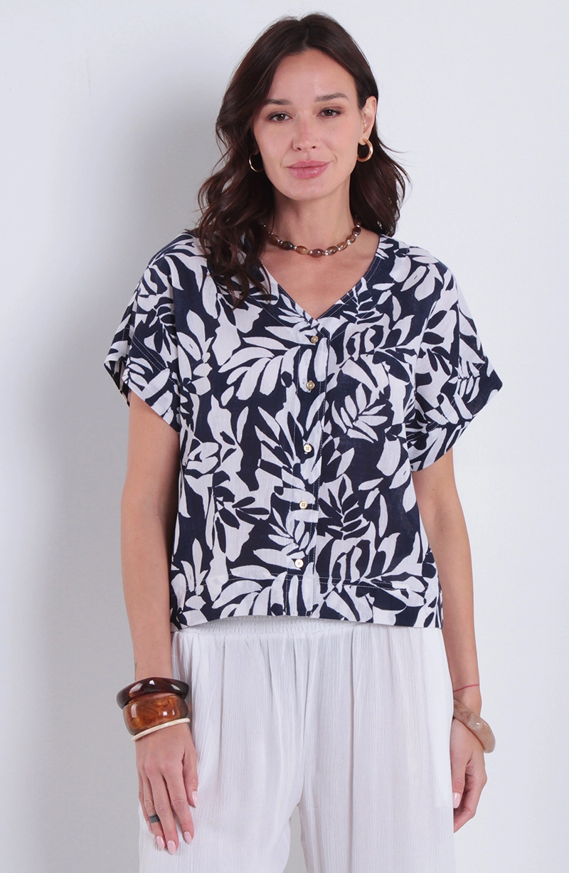 BLUSA ESTAMPADA MANGA CORTA ESCOTE V ABOTONADA EN DELANTERO - 1