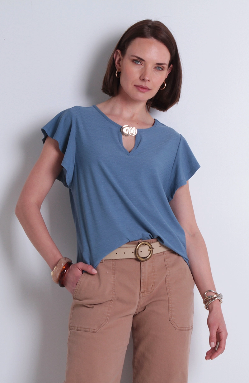 BLUSA MANGA CORTA ESCOTE REDONDO CON APLICACION EN METAL - 1