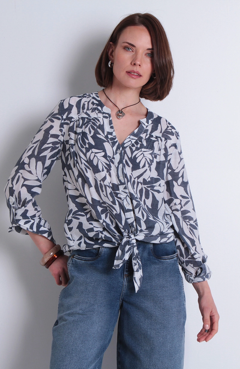 BLUSA ESTAMPADA MANGA LARGA ABOTONADA DELANTERO - 1