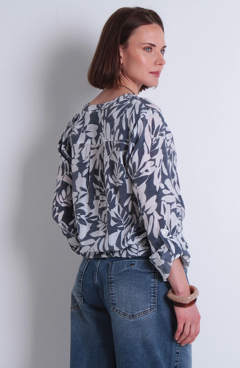 BLUSA ESTAMPADA MANGA LARGA ABOTONADA DELANTERO - 4