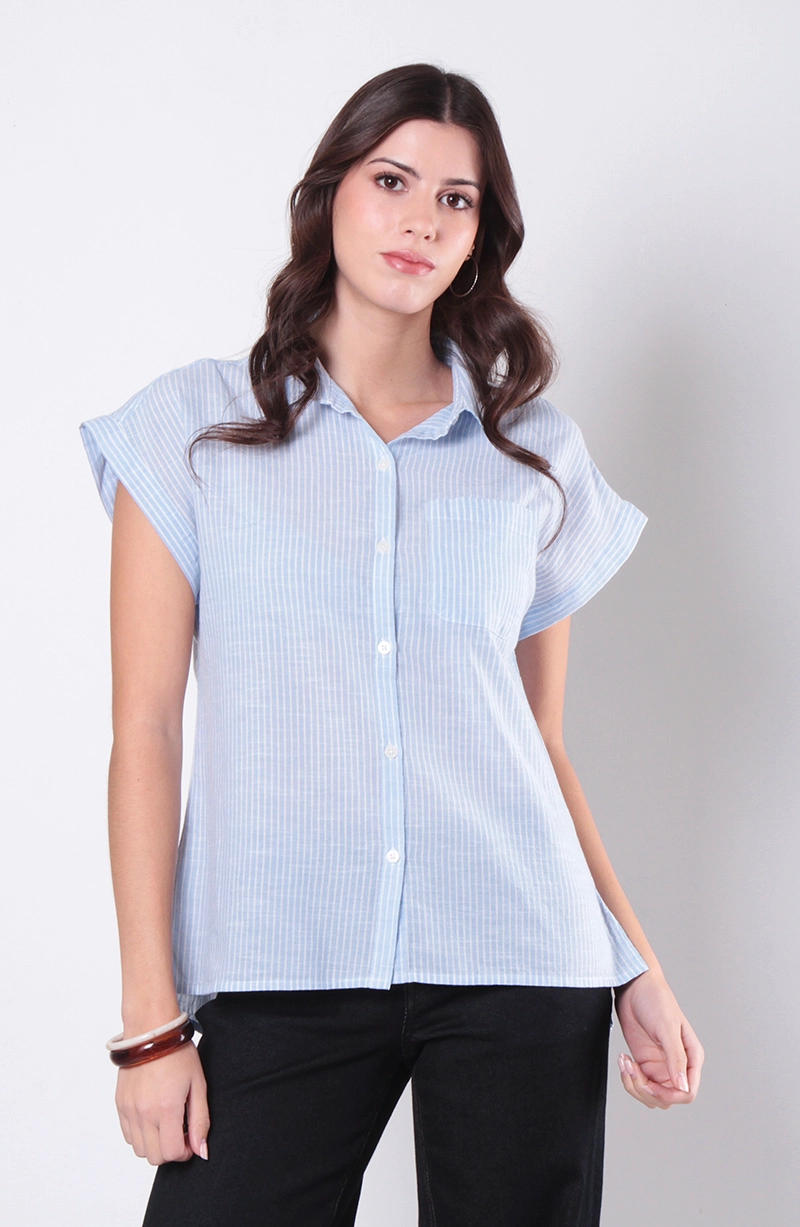 BLUSA MANGA CORTA LISTADA ABOTONADA EN DELATERO CON BOLSILLO - 1