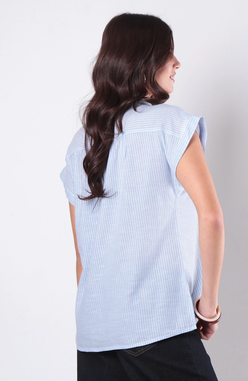 BLUSA MANGA CORTA LISTADA ABOTONADA EN DELATERO CON BOLSILLO - 4