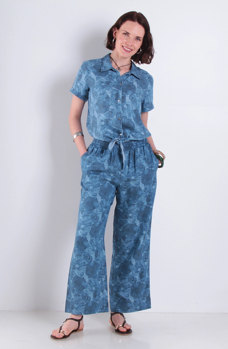 BLUSA LYOCELL ESTAMPADO MANGA CORTA CON NUDO EN RUEDO - 3
