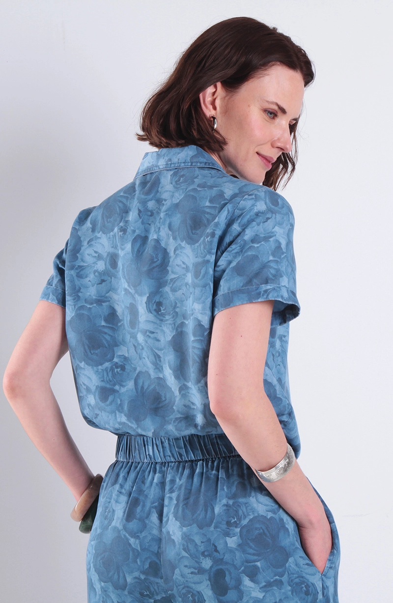 BLUSA LYOCELL ESTAMPADO MANGA CORTA CON NUDO EN RUEDO - 4