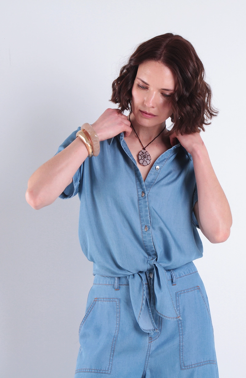 BLUSA LYOCELL MANGA CORTA ABOTONADA Y NUDO EN RUEDO - 1