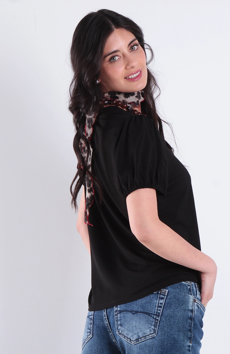 POLERA MANGA CORTA CON ELASTICO CON CUELLO EN V Y BOTONES - 4