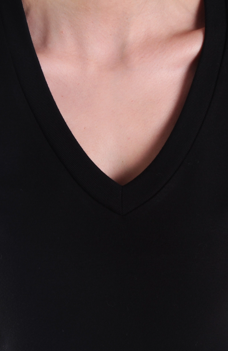 POLERA MANGA CORTA ESCOTE V RIB 1X1 - 2