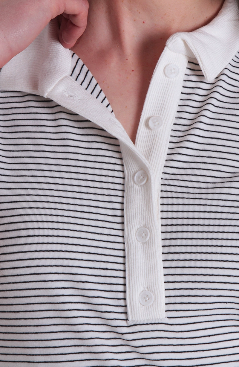 POLERA LISTADA SIN MANGA ESCOTE V CON BOTONES - 2