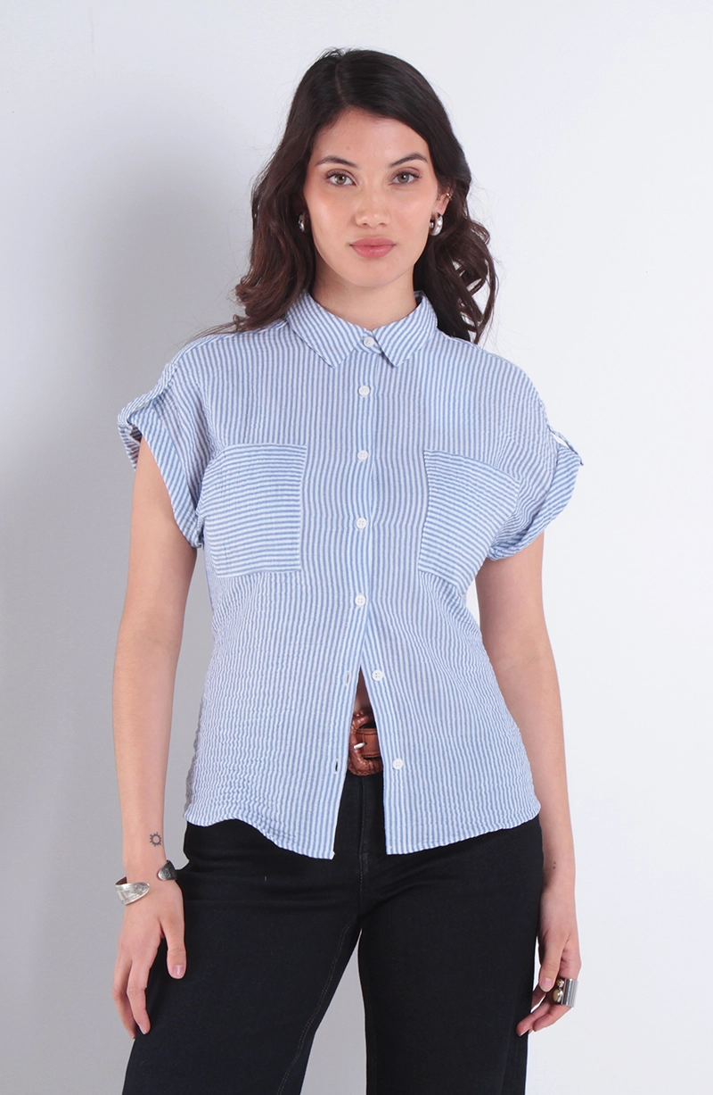 BLUSA MANGA CORTA LISTADA ABOTONADA CON BOLSILLA - 1