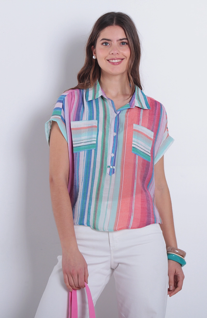 BLUSA LISTADA MANGA CORTA  ABOTONADA EN DELANTERO  BOLSILLO - 1