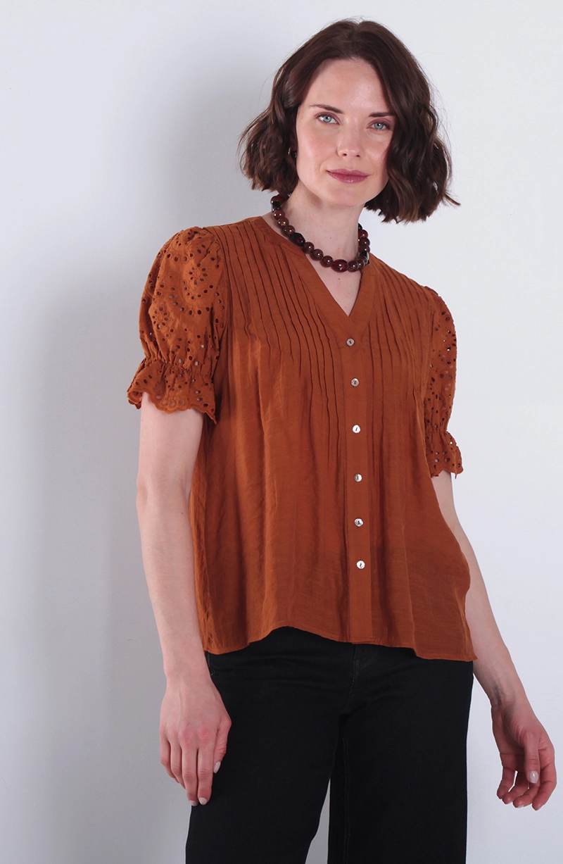 BLUSA MANGA CORTA ABOTONADO EN DELANTERO ESCOTE V - 1
