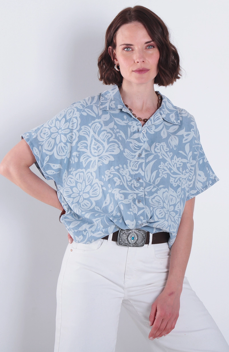 BLUSA LYOCELL ESTAMPADA MANGA CORTA ABOTONADA EN DELANTERO - 1