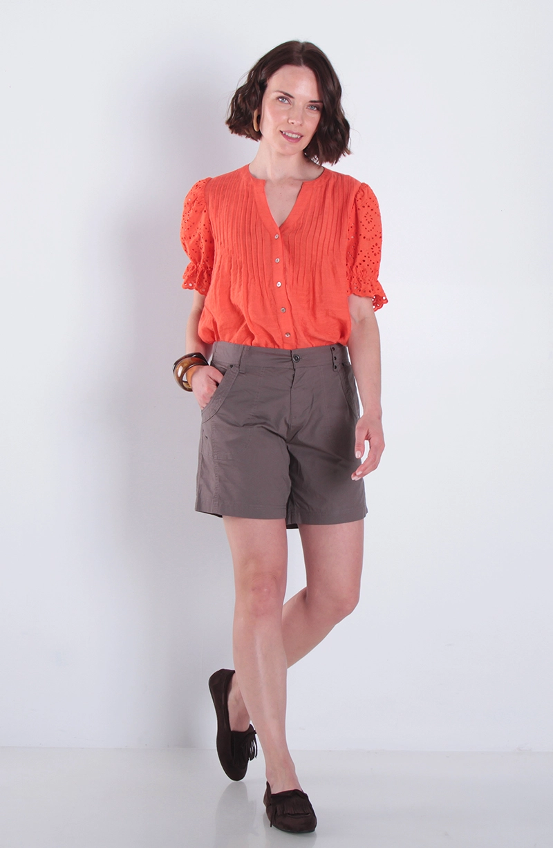 SHORT CARGO TIRO ALTO PRETINA BASICA 1 BOTON - 3