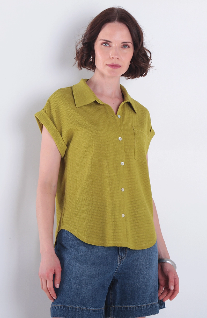 BLUSA MANGA CORTA ABOTONADA EN DELANTERO CON BOLSILLO - 1