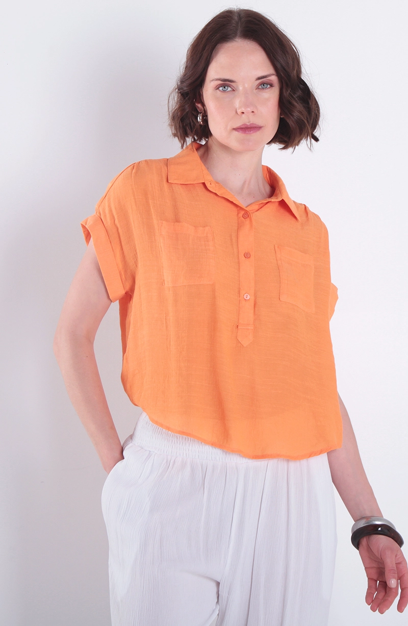 BLUSA MANGA CORTA ABOTONADA EN DELANTERO CON BOLSILLOS - 1