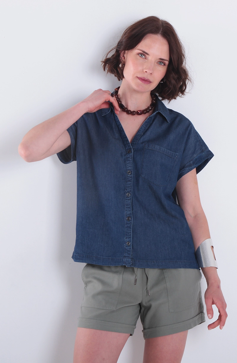 BLUSA MANGA CORTA DENIM ABOTONADA EN DELANTERO ESCOTE V - 1