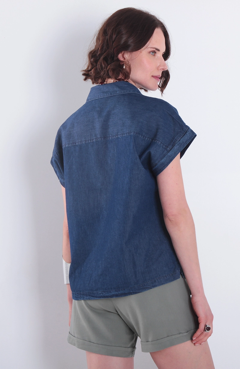 BLUSA MANGA CORTA DENIM ABOTONADA EN DELANTERO ESCOTE V - 4