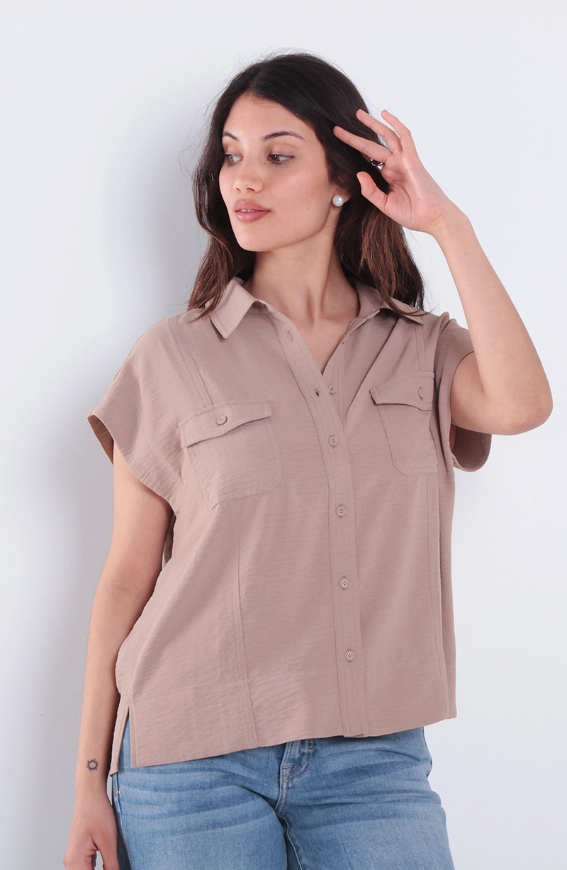 BLUSA MANGA CORTA ABOTONADA EN DELANTERO CON BOLSILLOS - 1
