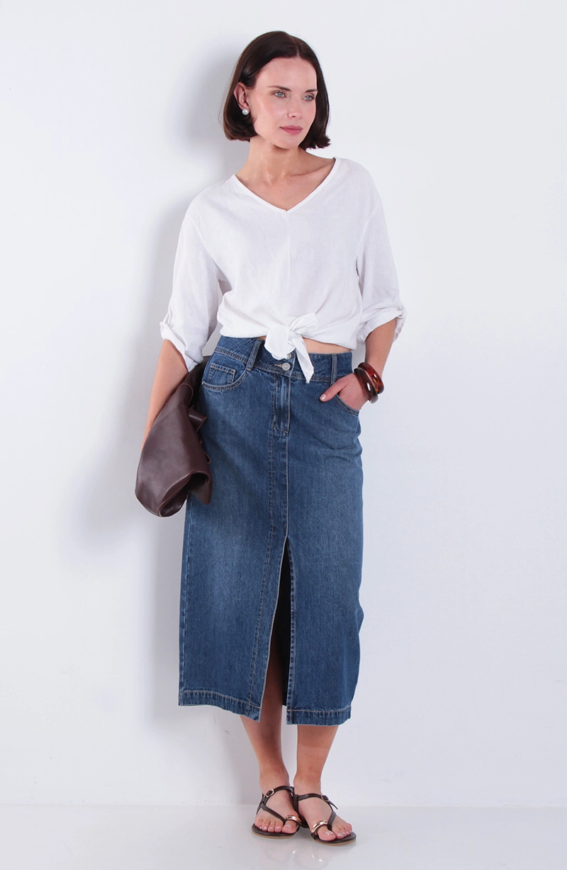 FALDA DENIM PRETINA MEDIA CON ABERTURA EN DELANTERO - 3