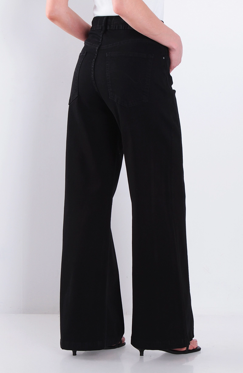 JEANS WIDE TIRO ALTO PRETINA BASICA CON CORTES EN PIERNAS - 4