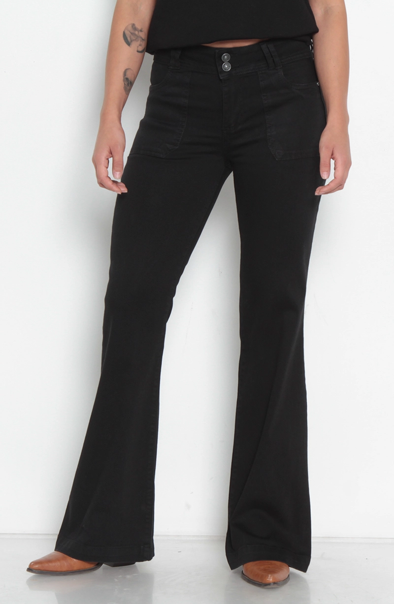 JEANS CARGO TIRO ALTO PRETINA ANCHA DOS BOTONES PIERNA FLARE - 1