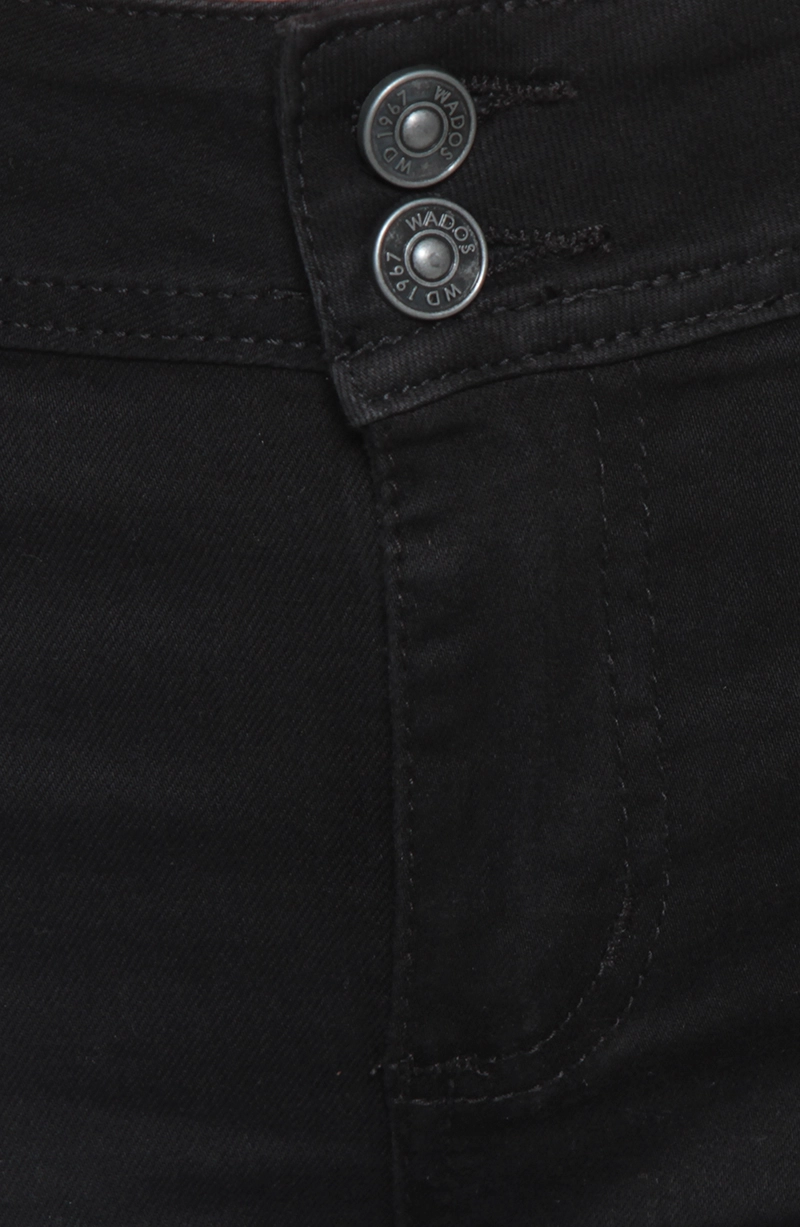 JEANS CARGO TIRO ALTO PRETINA ANCHA DOS BOTONES PIERNA FLARE - 2