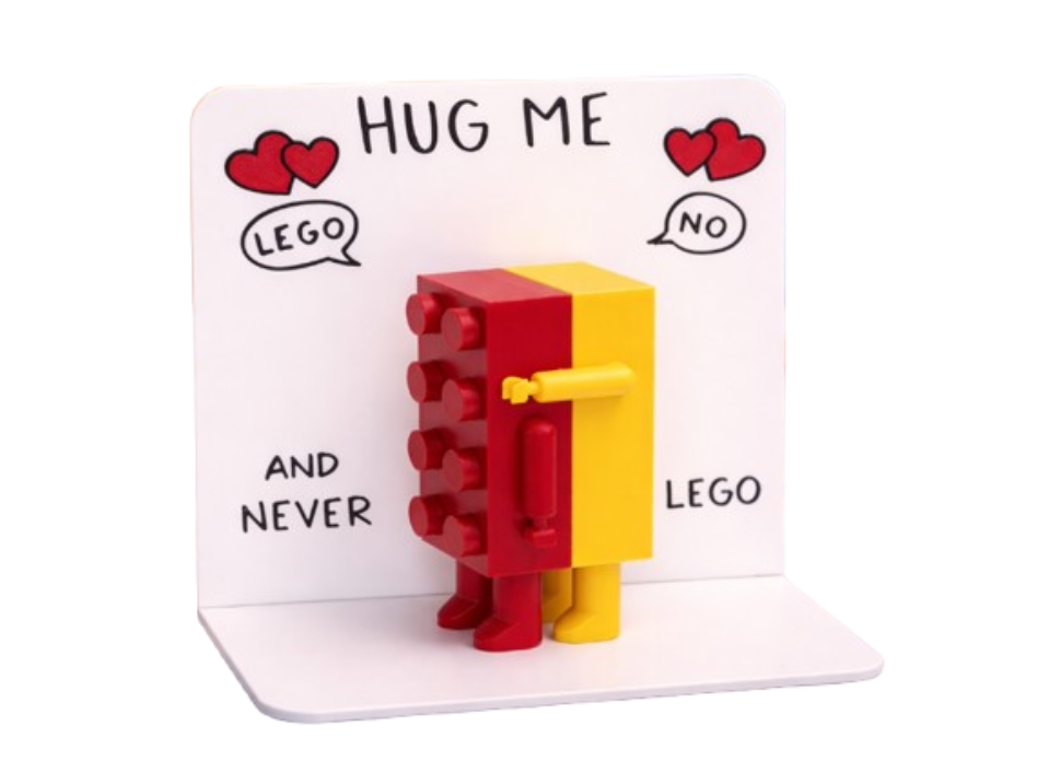 ESCULTURA- PAREJA DE LEGOS ENAMORADA - 1