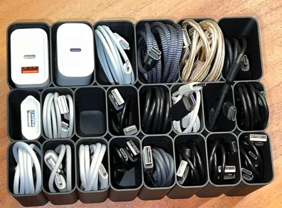 ORGANIZADOR DE ESCRITORIO PARA CABLES USB - 2