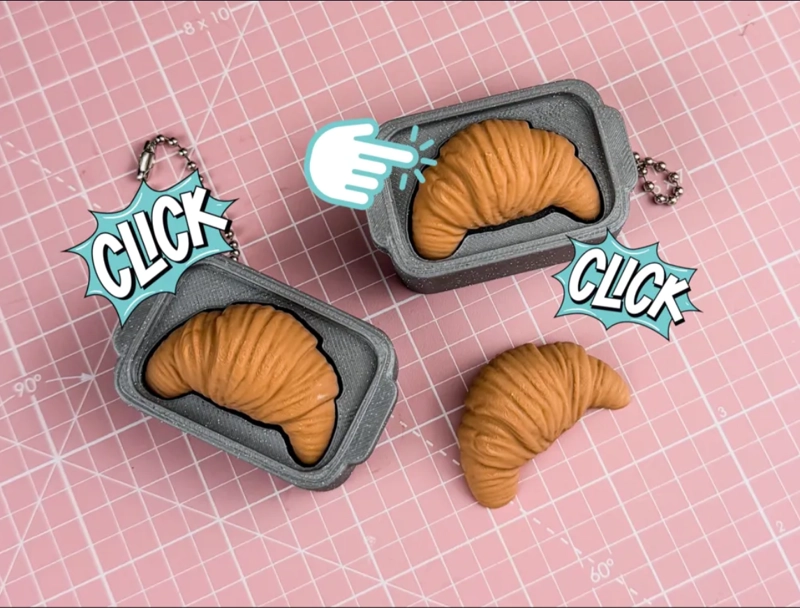 FIGURA CLICKER CROISSANT EN BANDEJA DE HORNO - 2