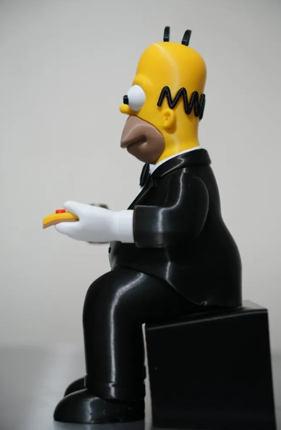 FIGURA DECORATIVA HOMERO CON PIZZA Y CERVEZA - 4
