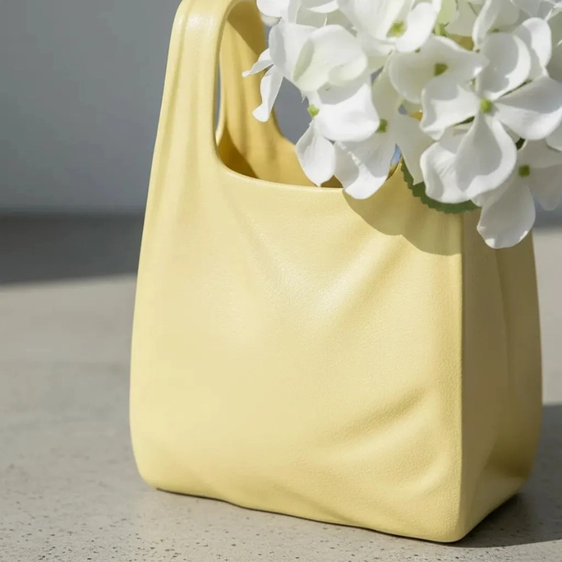 DECORACION ELEGANTE PRINTS PATRO - FLORERO ESTILO BOLSA DE PLASTICO AMARILLA - 1