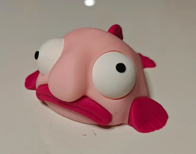 FIGURA DECORATIVA PRINTS PATRO- PEZ GOTA OJOS SALTONES - 2