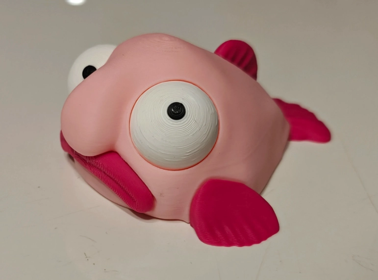 FIGURA DECORATIVA PRINTS PATRO- PEZ GOTA OJOS SALTONES - 3