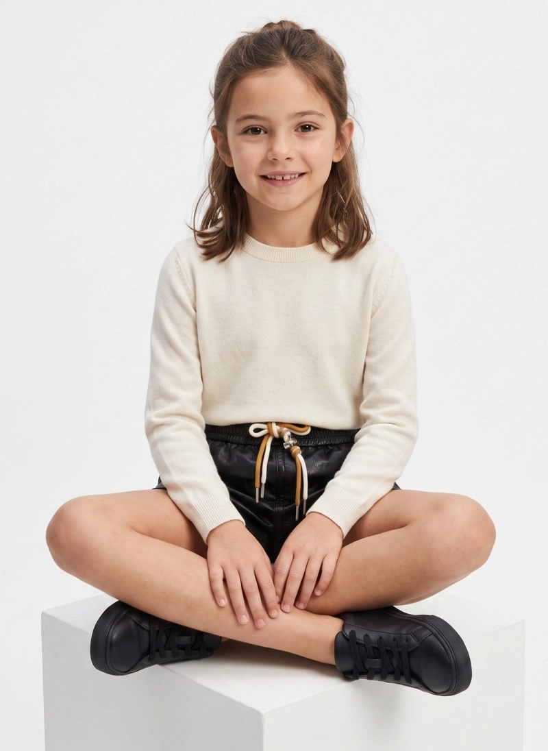 SHORT ECOCUERO NIÑA SIMIL CUERO CON CORDON AJUSTABLE - 4