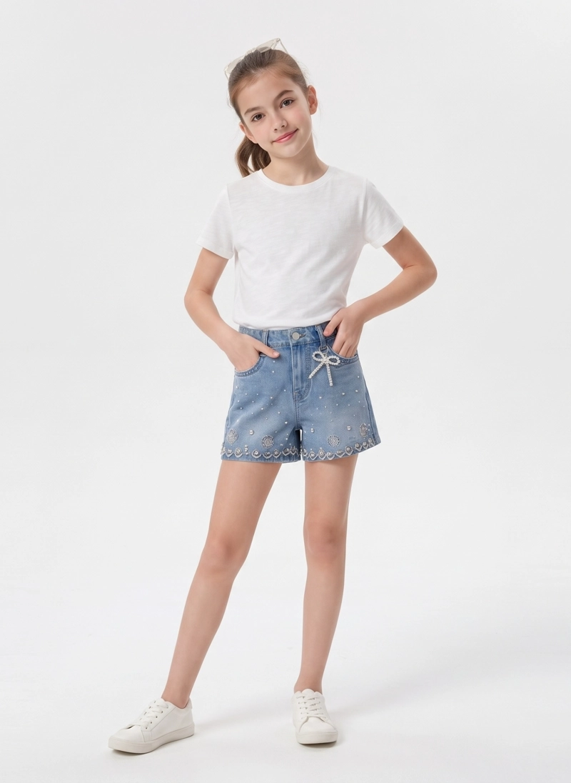 SHORT JEANS NIÑA CON PERLAS Y BORDADO DENIM CELESTE - 1