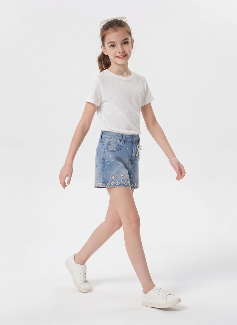 SHORT JEANS NIÑA CON PERLAS Y BORDADO DENIM CELESTE - 3