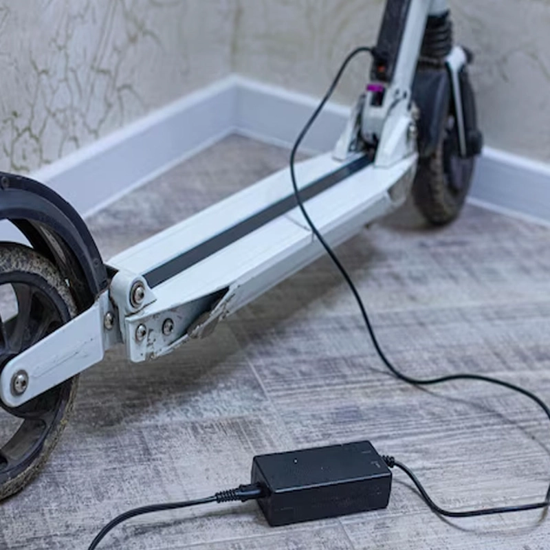 CARGADOR SCOOTER ELE CTRICO 42V 2.0AH DC 5.5 X 2.5MM CE - 2
