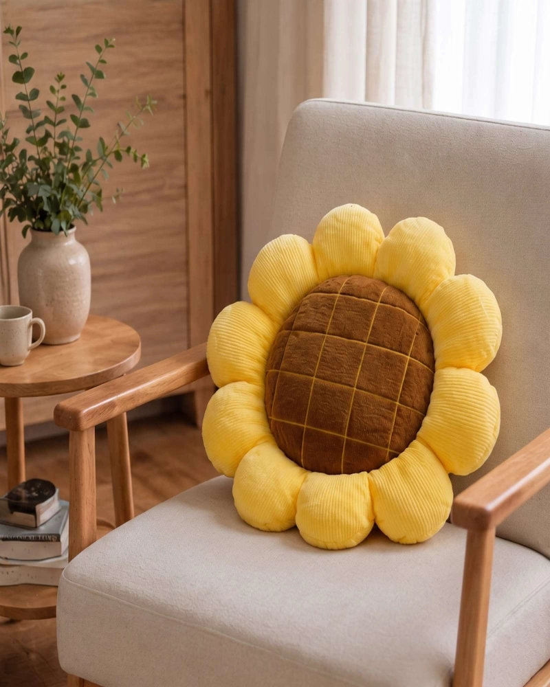 COJIN FLORAL FORMA DE MARAVILLA TELA AFELPADA AMARILLO Y CAFE  MULTIUSO - 3