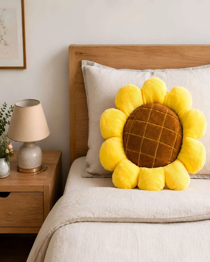 COJIN FLORAL FORMA DE MARAVILLA TELA AFELPADA AMARILLO Y CAFE  MULTIUSO - 5