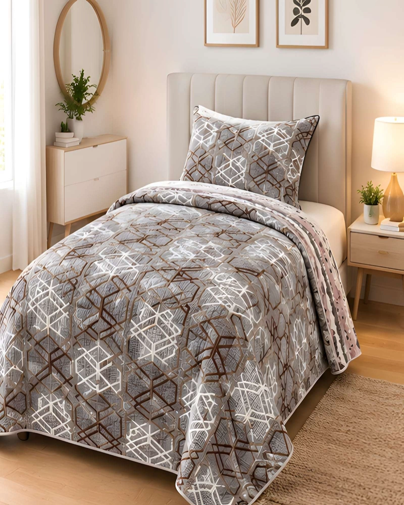 CONJUNTO CUBRECAMA 1.5 PLAZAS CON ALMOHADA Y FUNDA - 4