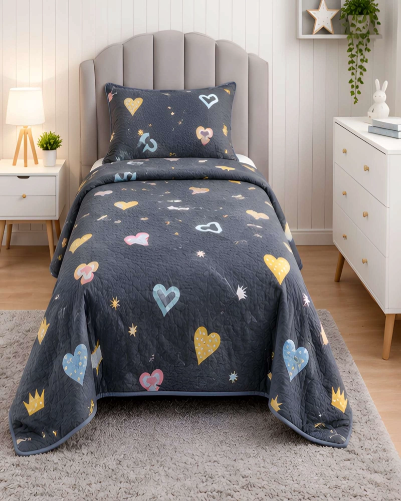 CONJUNTO CUBRECAMA 1.5 PLAZAS CON ALMOHADA Y FUNDA - 1